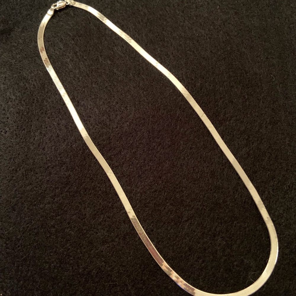 Sterling Silver Necklace 18” 6.60 g flat 1/4 Stunning